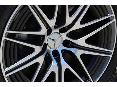صورة 9 لـ 2025 Mercedes-BENZ GLC AMG