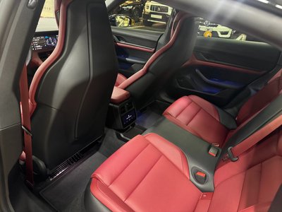 صورة 10 لـ 2023 Porsche TAYCAN