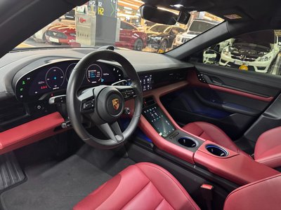 صورة 4 لـ 2023 Porsche TAYCAN