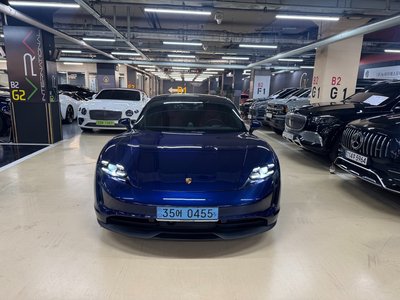 صورة 2 لـ 2023 Porsche TAYCAN