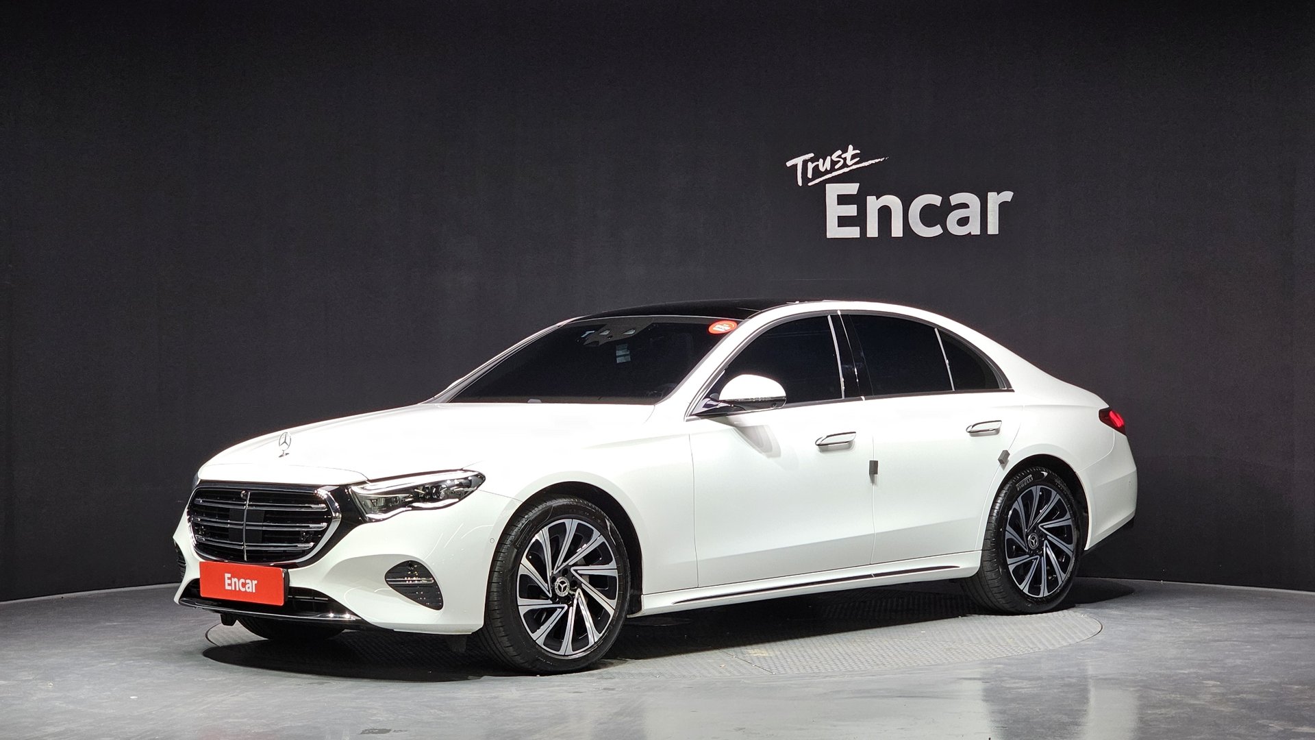 MERCEDES-BENZ E-CLASS - View 1