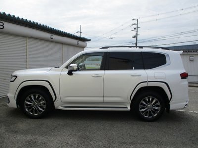 TOYOTA LAND CRUISER 300 - 7