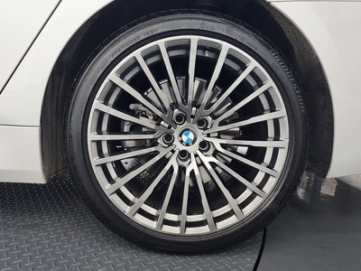 BMW 7 SERIES - 8