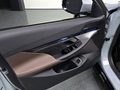 2025 BMW 5 SERIES — миниатюра 14