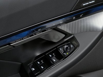 2025 BMW 5 SERIES — миниатюра 27