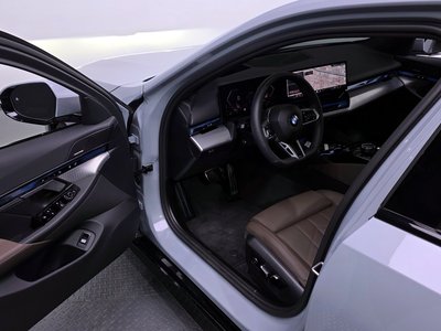 2025 BMW 5 SERIES — миниатюра 17