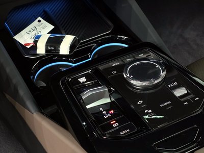 2025 BMW 5 SERIES — миниатюра 12