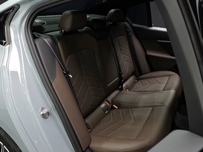2025 BMW 5 SERIES — миниатюра 16