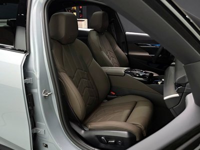 2025 BMW 5 SERIES — миниатюра 13