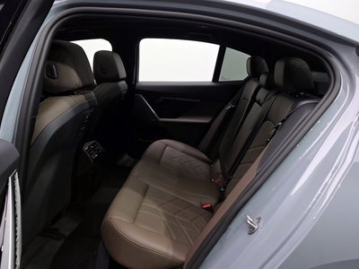 2025 BMW 5 SERIES — миниатюра 18