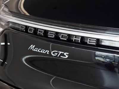 PORSCHE MACAN - 9