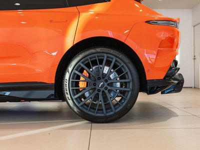 ASTON MARTIN DBX - 9