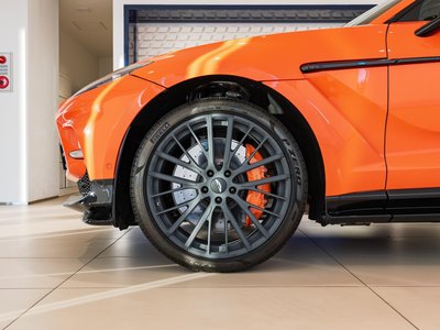 ASTON MARTIN DBX - 7