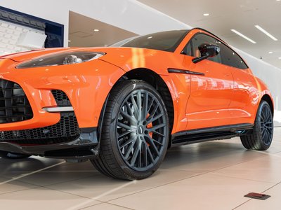 ASTON MARTIN DBX - 6