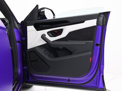 LAMBORGHINI URUS - 10