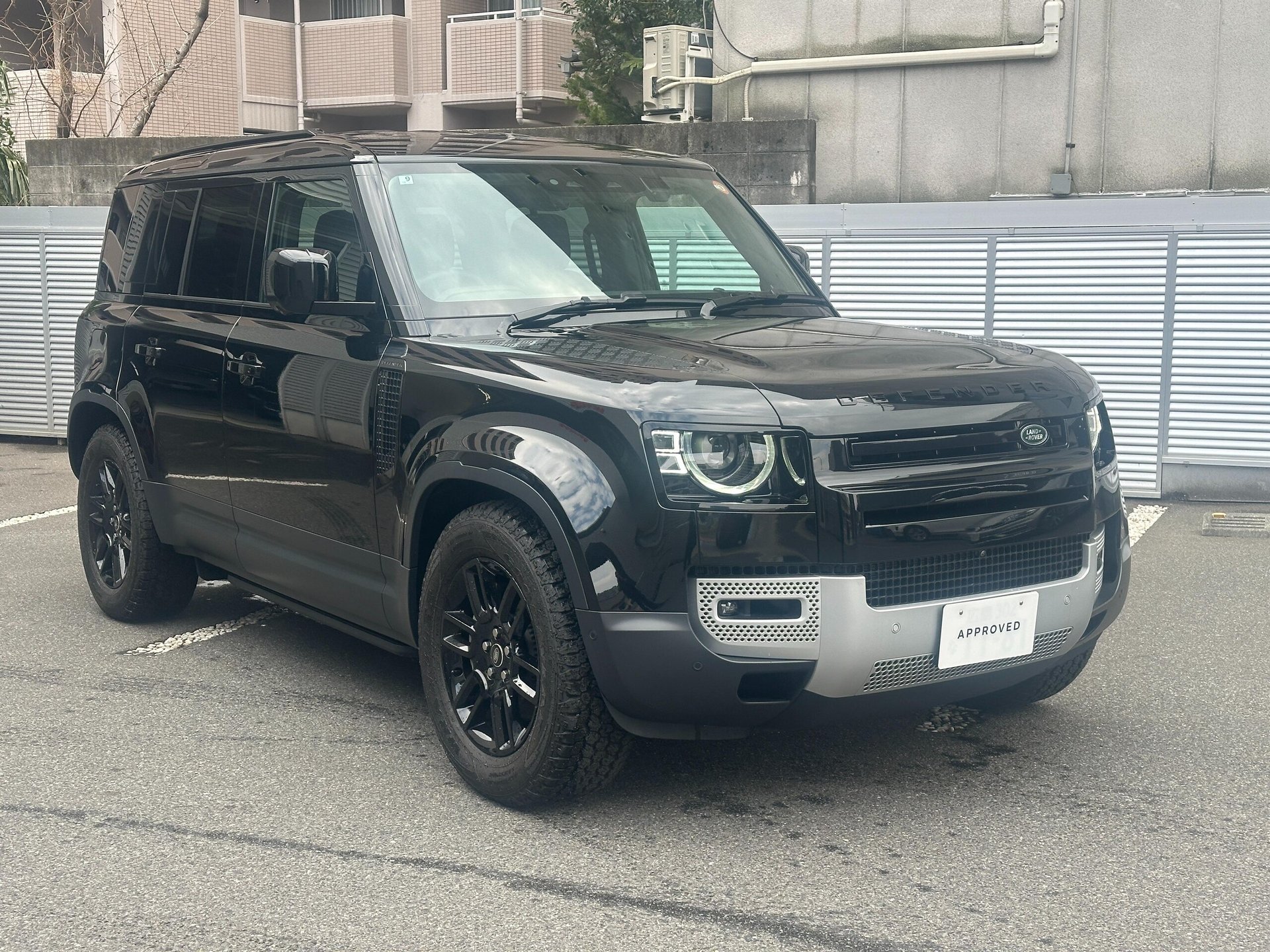 LAND ROVER DEFENDER - View 1