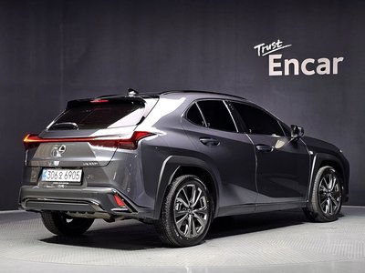 2026 LEXUS UX — фото 3