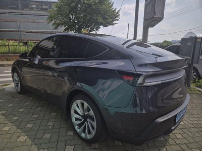 TESLA MODEL Y - 7