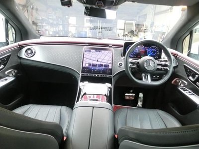 MERCEDES-BENZ EQE - 8