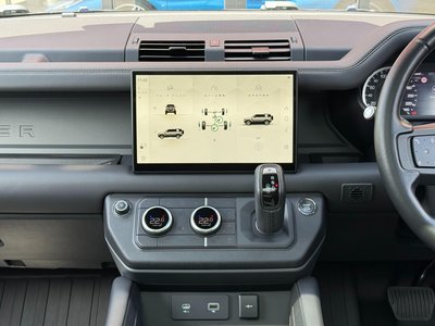 LAND ROVER DEFENDER - 10