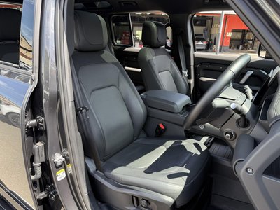 LAND ROVER DEFENDER - 4