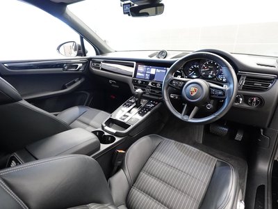 PORSCHE MACAN - 4