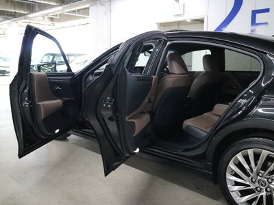 2023 Lexus ES thumbnail 18