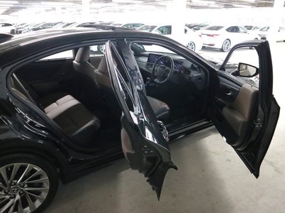 2023 Lexus ES thumbnail 15