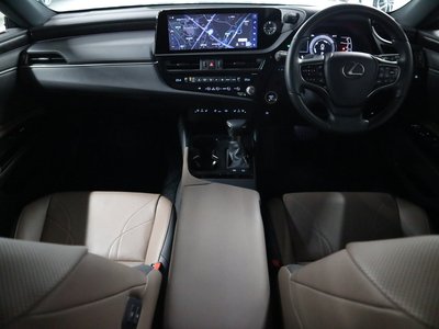 صورة 7 لـ 2023 Lexus ES