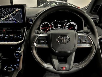 صورة مصغرة 11 لـ 2023 Toyota LAND CRUISER 300