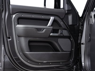 LAND ROVER DEFENDER - 8