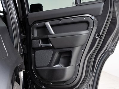LAND ROVER DEFENDER - 10