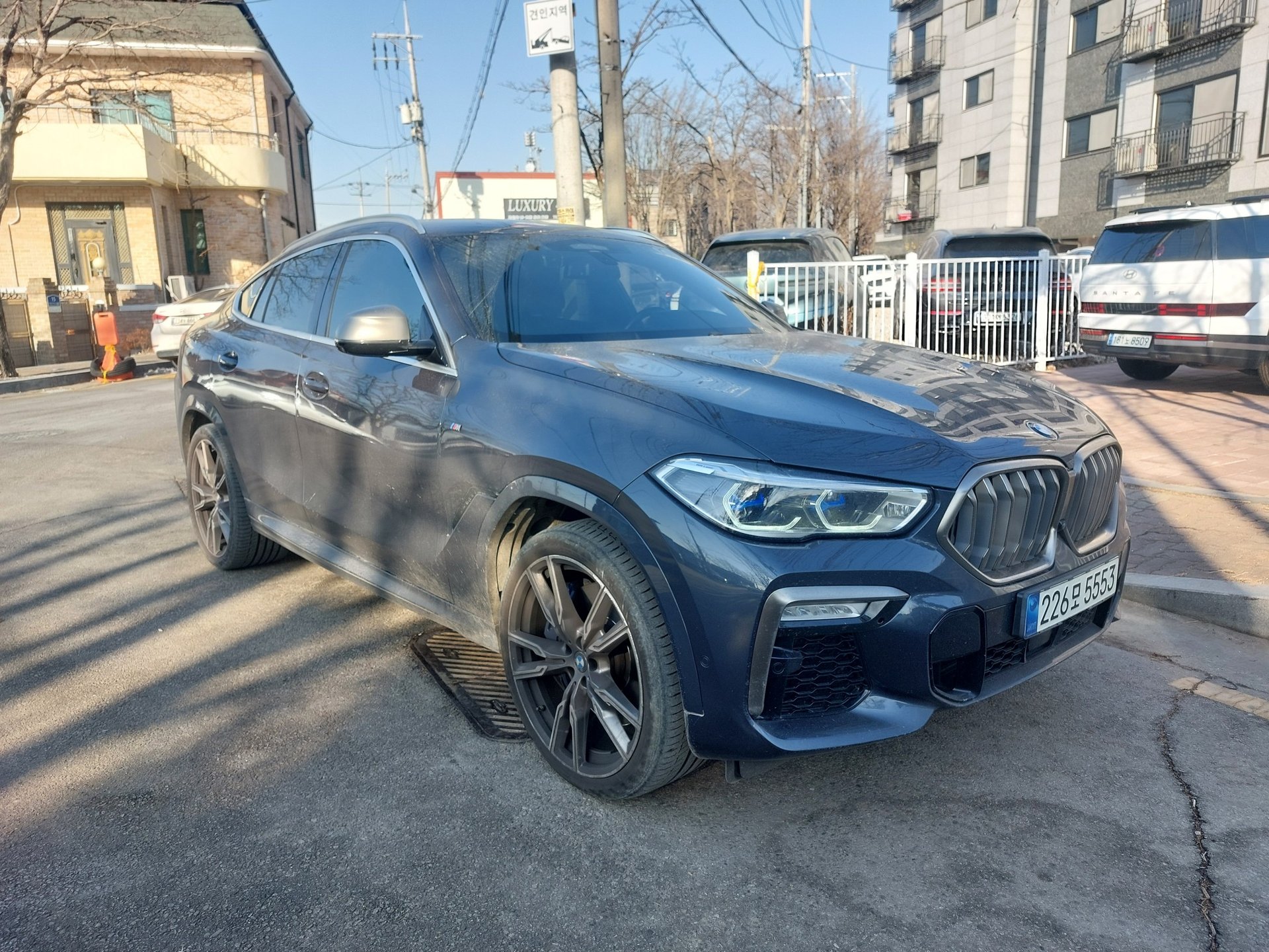BMW X6 - View 1