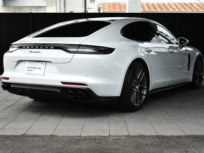 PORSCHE PANAMERA - 8