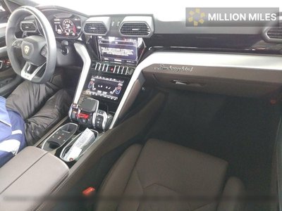 LAMBORGHINI URUS - 3