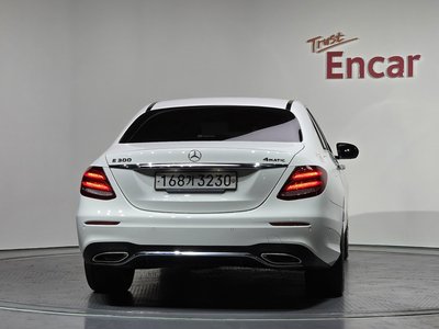 MERCEDES-BENZ E-CLASS - 3