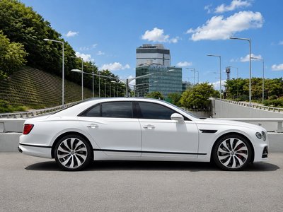 2022 Bentley FLYING SPUR — фото 3