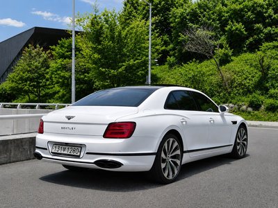 2022 Bentley FLYING SPUR — фото 2