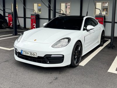 PORSCHE PANAMERA - 4