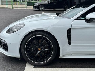 PORSCHE PANAMERA - 5