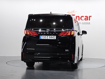 2025 Toyota ALPHARD photo 3