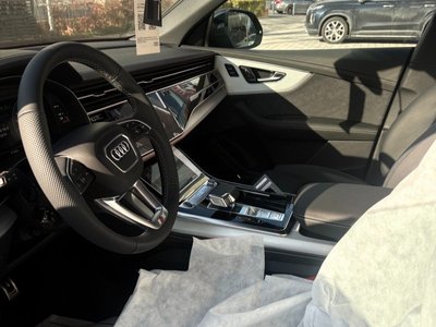 AUDI Q8 - 4