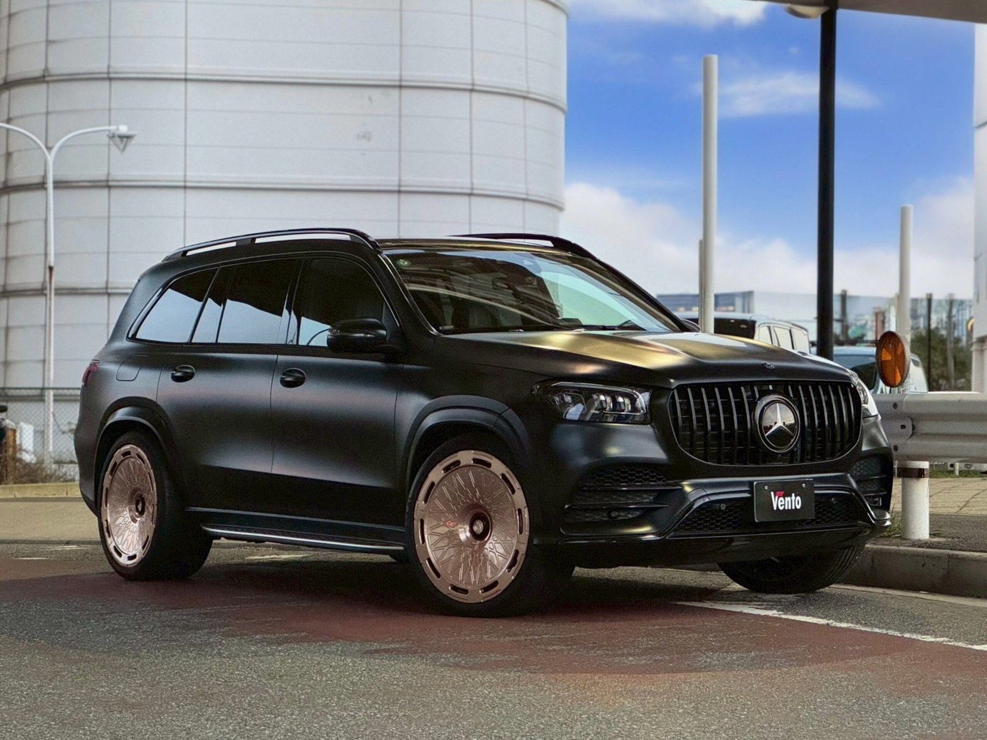 MERCEDES-BENZ GLS - View 1