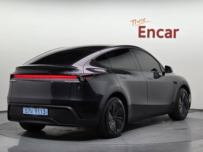 TESLA MODEL Y - 3
