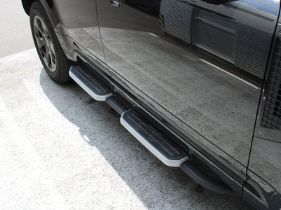 LAND ROVER DEFENDER - 9