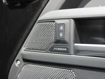 LAND ROVER DEFENDER - 10