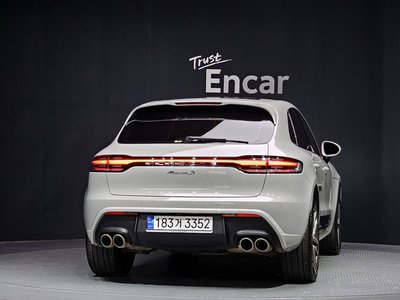 PORSCHE MACAN - 4