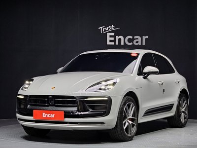 PORSCHE MACAN - 1