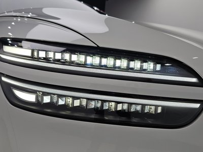 صورة 9 لـ 2024 Genesis GV70