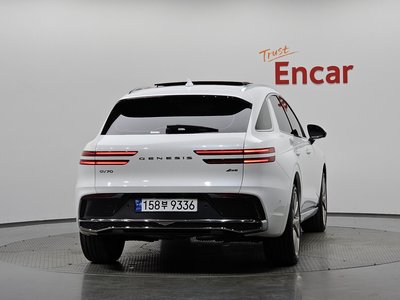 صورة 4 لـ 2024 Genesis GV70